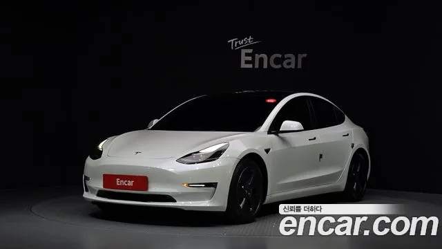 Фотография автомобиля — Tesla Model 3