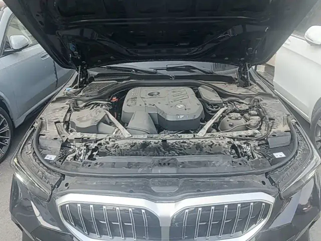 BMW 5 Series — Фото автомобиля 24