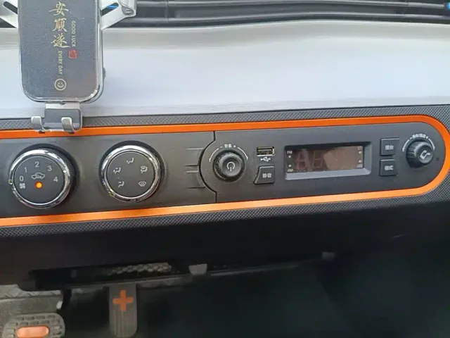 Wuling Hongguang Mini EV — Фото автомобиля 12