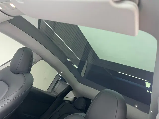 Tesla Model Y — Фото автомобиля 14