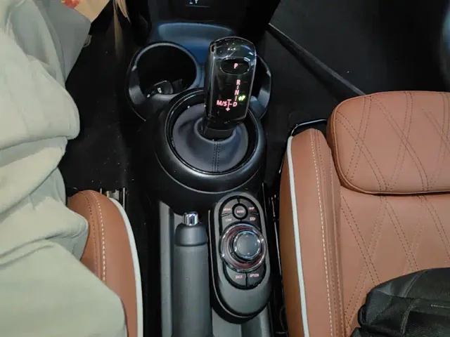 MINI Hatch — Фото автомобиля 13