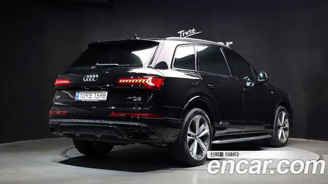 Audi Q7 — Фото автомобиля 2