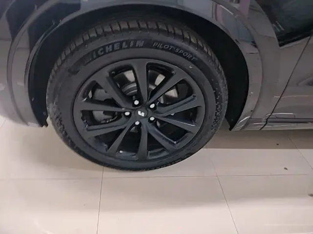 Li Auto ONE — Фото автомобиля 22