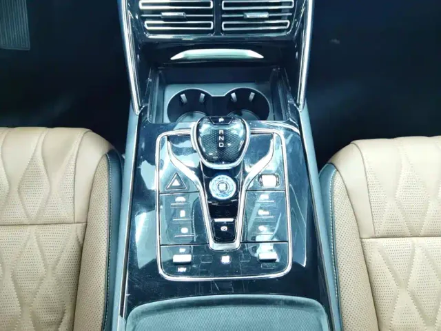 BYD Tang — Фото автомобиля 16