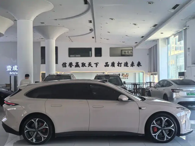 Nio ET5 Touring — Фото автомобиля 4