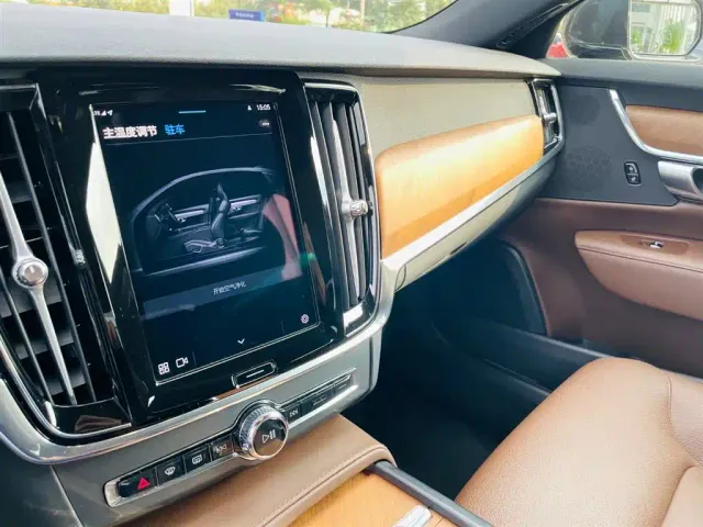 Volvo S90 — Фото автомобиля 12
