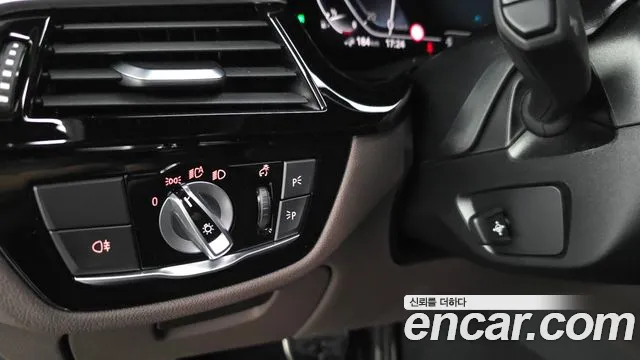 BMW 5 Series G30 — Фото автомобиля 27