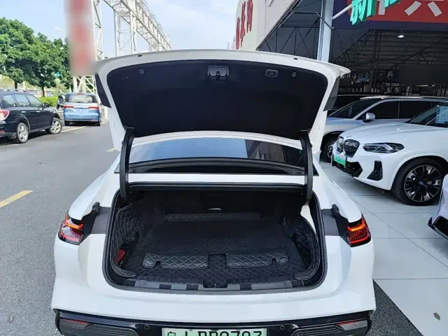 Geely Galaxy E8 — Фото автомобиля 18