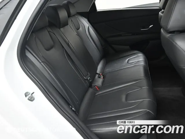 Hyundai AVANTE Avante (CN7) — Фото автомобиля 18