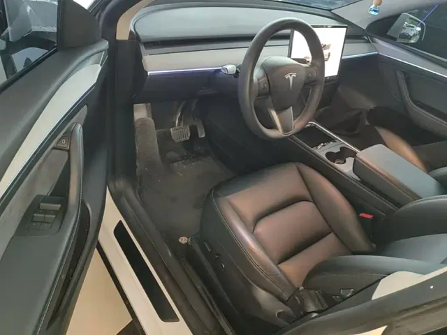 Tesla Model Y — Фото автомобиля 15