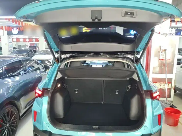 Geely Binyue — Фото автомобиля 18
