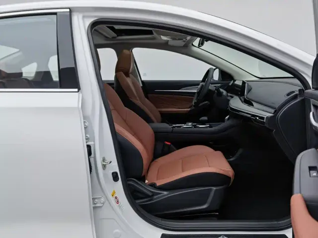 Changan Eado — Фото автомобиля 23