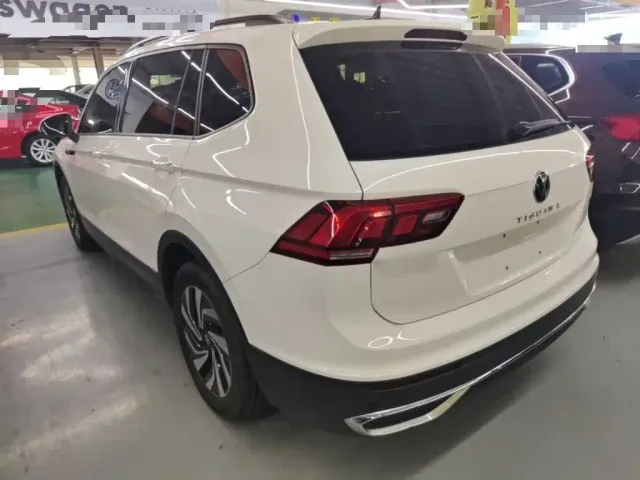 Volkswagen Tiguan L — Фото автомобиля 4