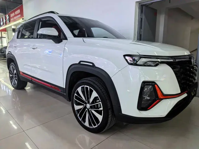 Changan CS35 Plus — Фото автомобиля 3