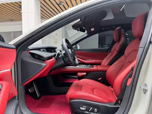 Xiaomi SU7 — Фото автомобиля 10