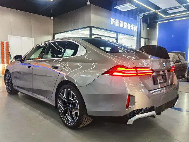 BMW 5 Series — Фото автомобиля 4