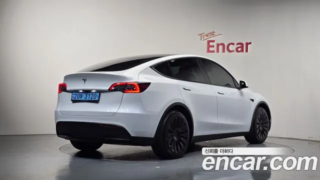 Tesla Model Y — Фото автомобиля 2