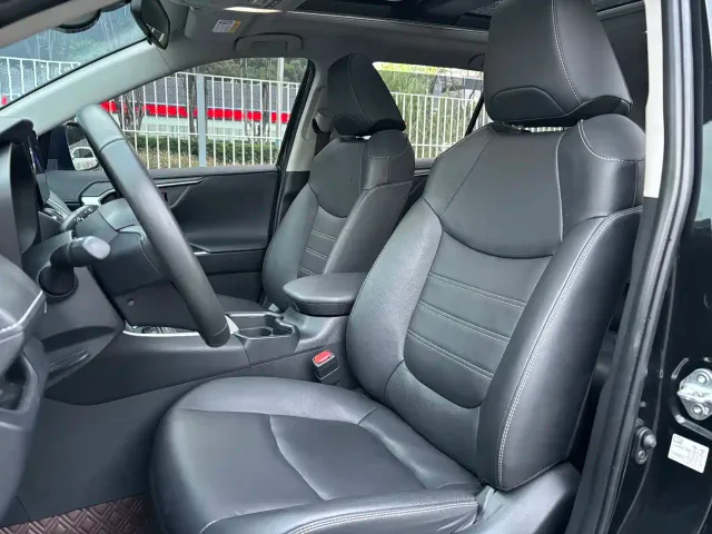 Toyota RAV4 — Фото автомобиля 21