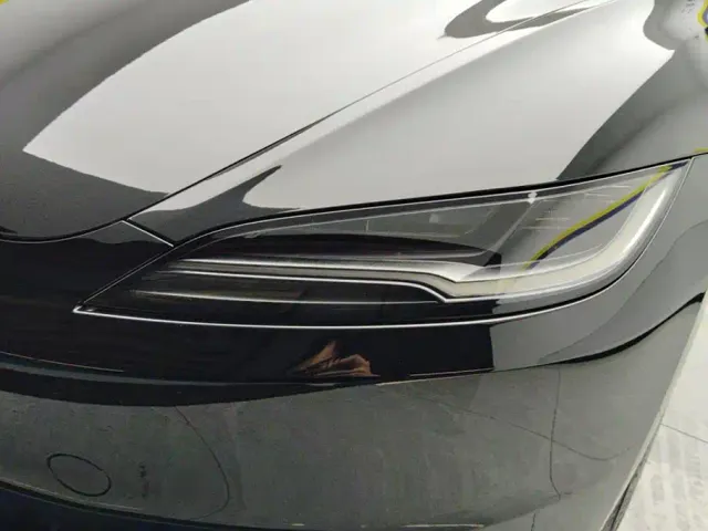 Tesla Model 3 — Фото автомобиля 5