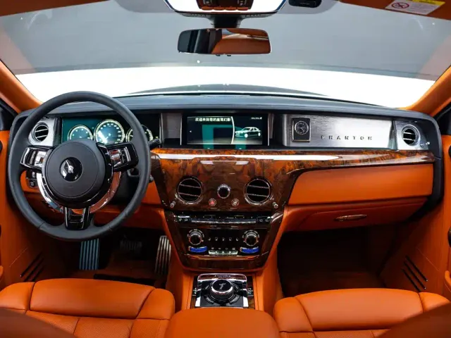 Rolls-Royce Phantom — Фото автомобиля 10