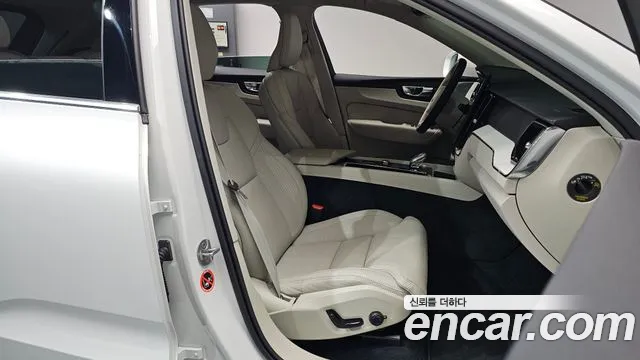 Вольво XC60 — Фото автомобиля 25
