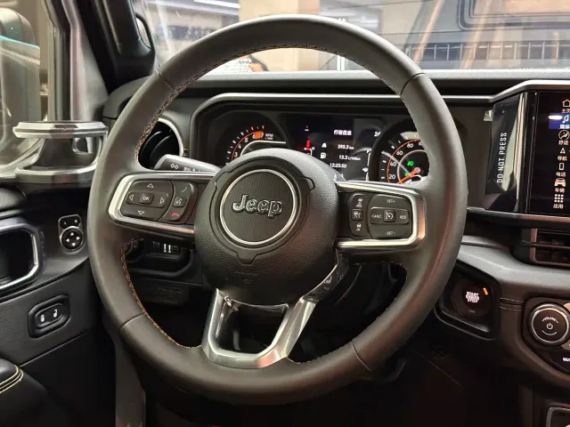 Jeep Wrangler — Фото автомобиля 13
