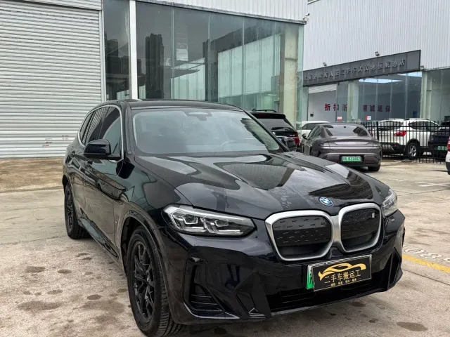 BMW iX3 — Фото автомобиля 3