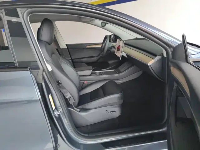 Tesla Model Y — Фото автомобиля 8