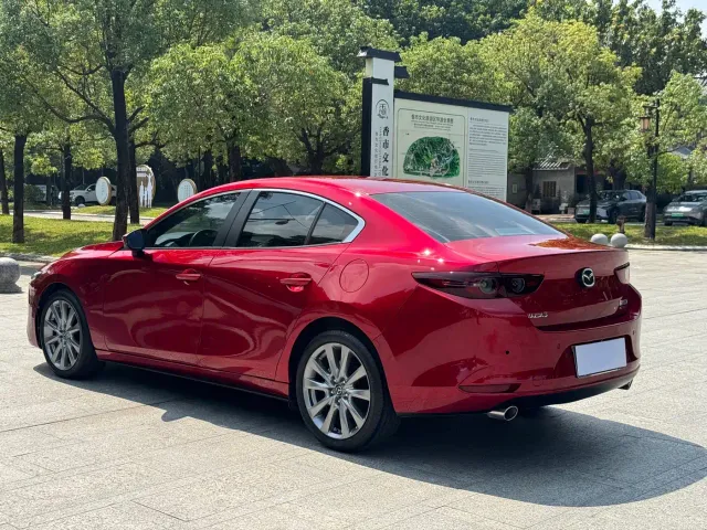 Mazda Axela — Фото автомобиля 13