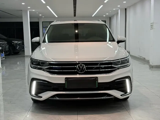 Volkswagen Tiguan L PHEV — Фото автомобиля 2