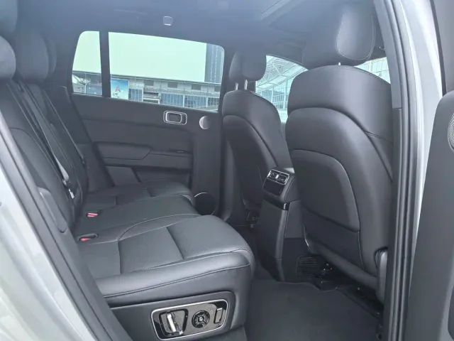 Li Auto L7 — Фото автомобиля 12
