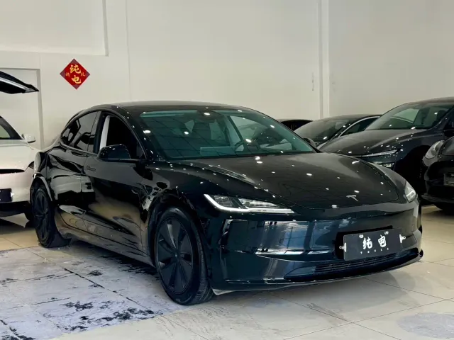 Tesla Model 3 — Фото автомобиля 3