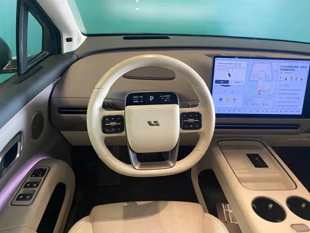 Li Auto i8 — Фото автомобиля 8