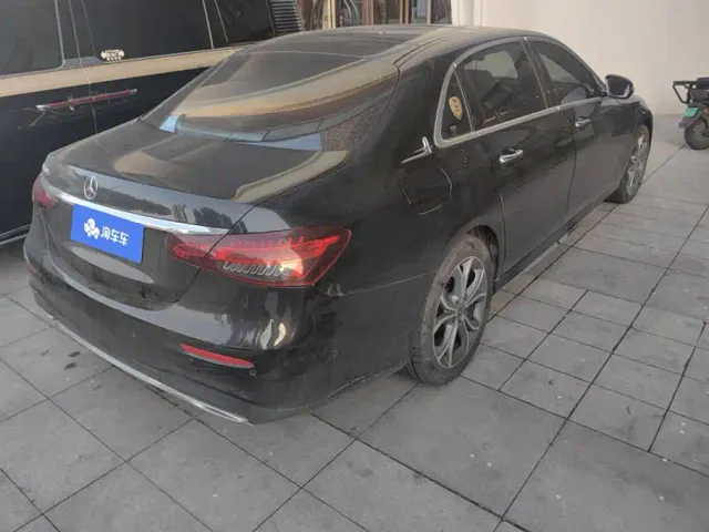 Mercedes-Benz E-Class — Фото автомобиля 3