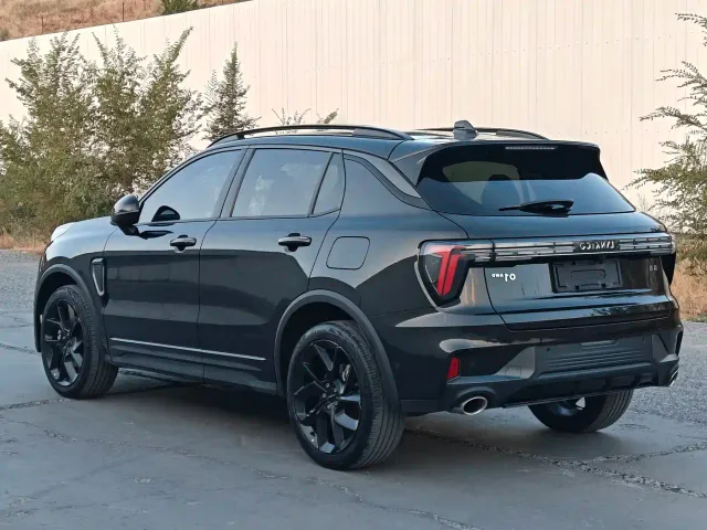 Lynk & Co 01 — Фото автомобиля 6