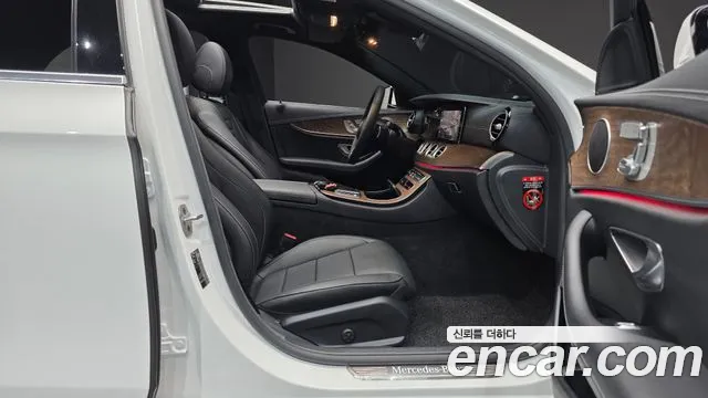 Mercedes-Benz E-Class — Фото автомобиля 21