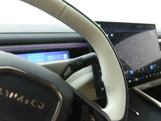 Lynk & Co Lynk & Co 10 EM-P 2025 240km Base — Фото автомобиля 11