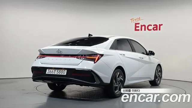 Hyundai Avante CN7 — Фото автомобиля 2