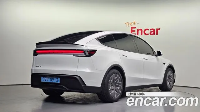 Tesla Model Y — Фото автомобиля 2
