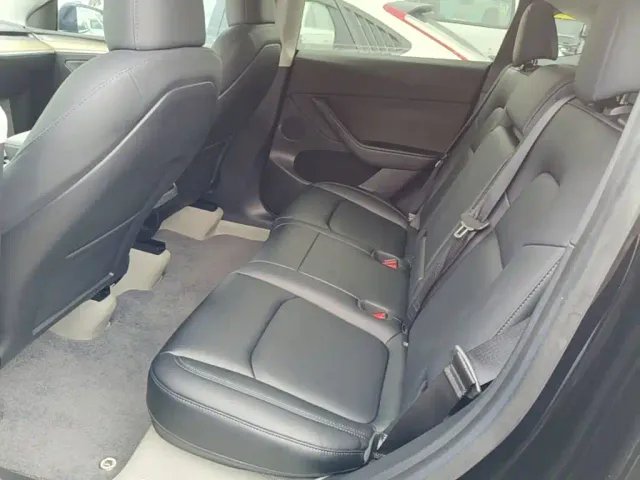Tesla Model Y — Фото автомобиля 16