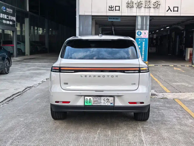 Leapmotor C10 — Фото автомобиля 4