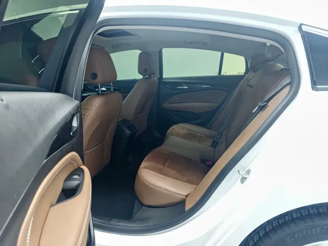 Buick Regal — Фото автомобиля 15
