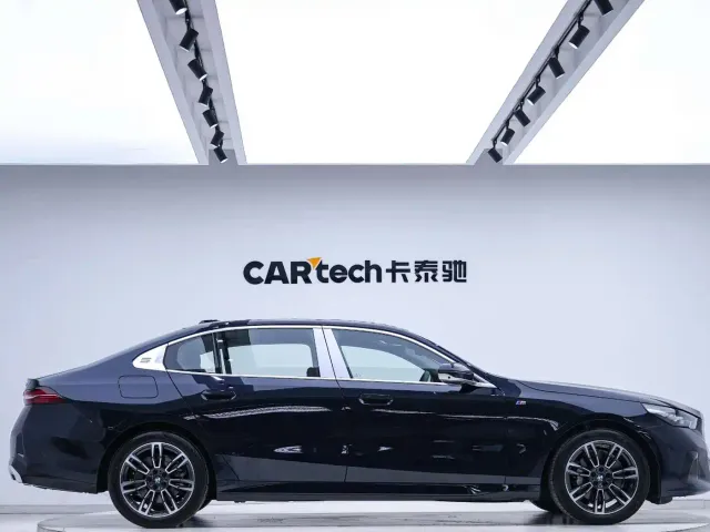 BMW 5 Series — Фото автомобиля 2