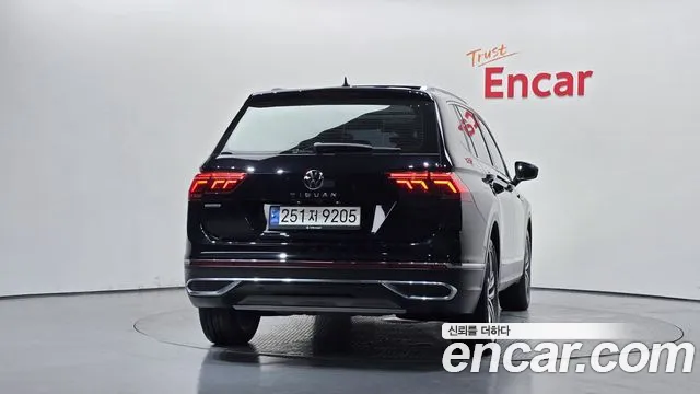 Volkswagen Tiguan — Фото автомобиля 4