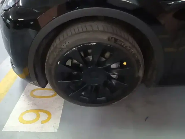 Tesla Model Y — Фото автомобиля 22