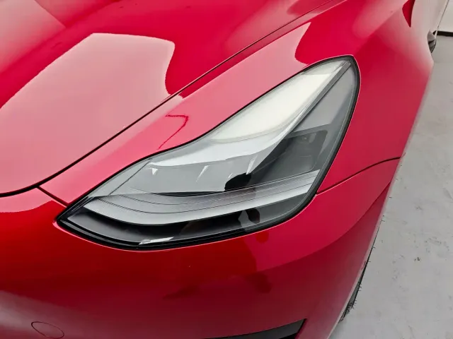 Tesla Model 3 — Фото автомобиля 18