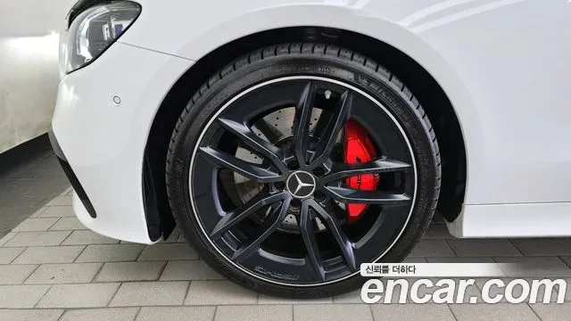Mercedes-Benz E-Class — Фото автомобиля 5