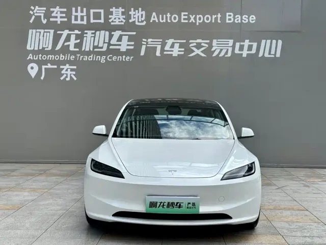 Tesla Model 3 — Фото автомобиля 2