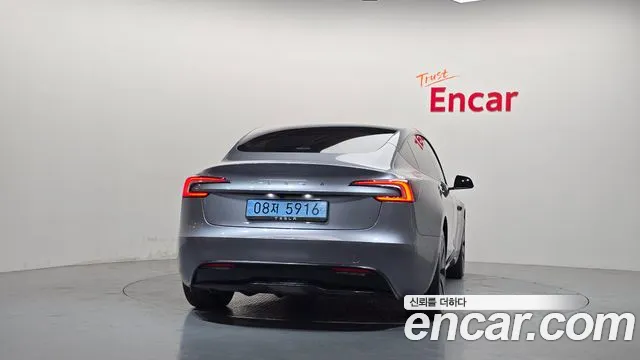 Tesla Model 3 — Фото автомобиля 4