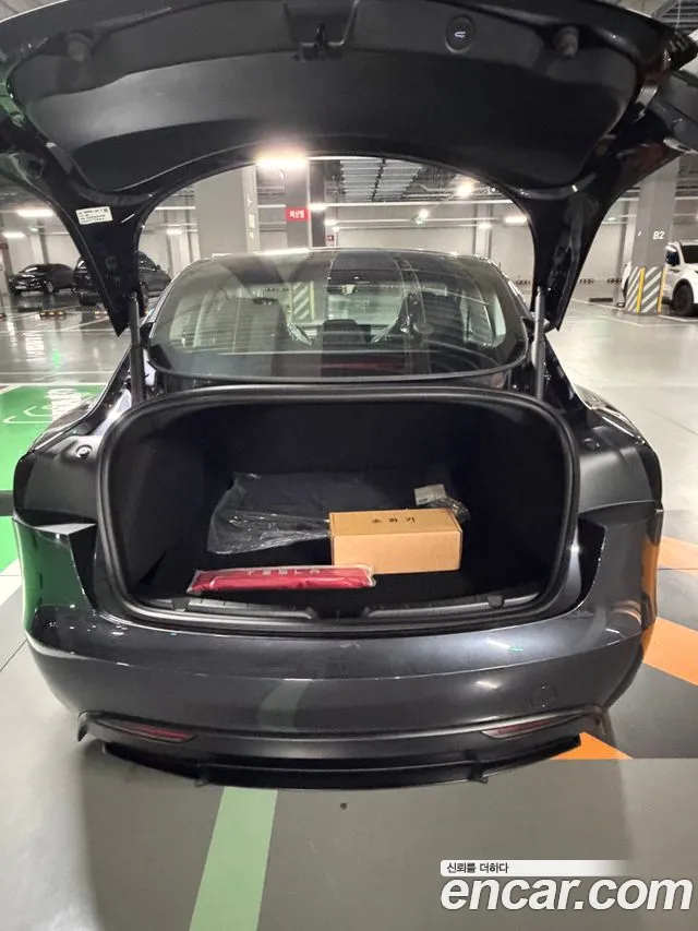 Tesla Model 3 — Фото автомобиля 10